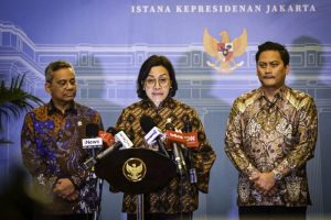Presiden Prabowo Subianto memimpin rapat bersama jajaran Menteri Kabinet Merah Putih bidang perekonomian di Istana Merdeka, Jakarta, Selasa (22/7).