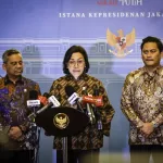 Menteri Keuangan (Menkeu) Sri Mulyani usai rapat menyampaikan keterangan pers kepada awak media di Istana Merdeka, Jakarta, pada Selasa, 22 Juli 2025. (Foto: BPMI Setpres) Read more: https://setkab.go.id/presiden-prabowo-tegaskan-pentingnya-deregulasi-dan-belanja-tepat-sasaran/