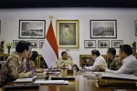Presiden Prabowo Subianto memimpin rapat bersama jajaran menteri bidang perekonomian di Istana Merdeka, Jakarta, pada Selasa, 22 Juli 2025. (Foto: BPMI Setpres) Read more: https://setkab.go.id/presiden-prabowo-terima-laporan-apbn-2024-outlook-fiskal-2025-dan-penyusunan-rapbn-2026/