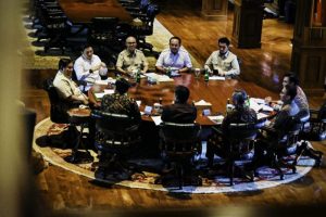 Presiden Prabowo Subianto memimpin rapat bersama jajaran Dewan Ekonomi Nasional (DEN) di kediaman pribadinya di Hambalang, Kabupaten Bogor, pada Kamis, 31 Juli 2025. (Foto: BPMI Setpres)