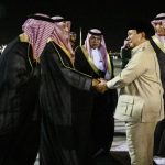 Presiden Republik Indonesia, Prabowo Subianto mendarat di Royal Terminal, Bandar Udara Internasional King Abdulaziz, Jeddah, Arab Saudi, Selasa (01/07/2025), untuk memulai kunjungan kenegaraan. (Foto: BPMI Setpres) Read more: https://setkab.go.id/disambut-hangat-dan-meriah-di-jeddah-presiden-prabowo-akan-temui-pm-arab-saudi/