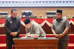 Dewan Perwakilan Rakyat Daerah (DPRD) Provinsi Kepulauan Riau secara resmi mengesahkan Peraturan Daerah (Perda) tentang Rencana Pembangunan Jangka Menengah Daerah (RPJMD) Provinsi Kepri Tahun 2025–2029, Pengesahan dilakukan dalam rapat paripurna yang digelar di Ruang Sidang Utama DPRD Kepri, Jumat (11/7/2025).