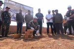 Pada Selasa (29/7), Sekretaris Daerah Kota Tanjungpinang, Zulhidayat, melakukan peletakan batu pertama pembangunan gudang milik PT Sukses Bintan Permata di Jalan Kelam Pagi, Kelurahan Dompak, Kecamatan Bukit Bestari.