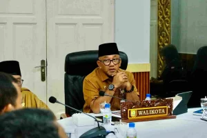 Wali Kota Tanjungpinang H. Lis Darmansyah, S.H., mengimbau para orang tua murid baru di seluruh jenjang pendidikan untuk hadir mendampingi anak-anak mereka pada hari pertama masuk sekolah, Senin (21/7/2025).