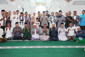 Wali Kota Tanjungpinang, Lis Darmansyah, kembali melanjutkan program Subuh Keliling (Suling) dengan melaksanakan salat subuh berjemaah di Masjid An Nuruddin, Jalan Kota Piring, Kelurahan Air Raja, Kamis (17/7/2025).