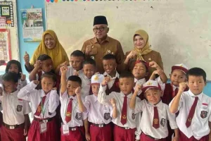 Wali Kota Lis mengunjungi SDN 004, SDN 009, dan SMPN 10 Tanjungpinang Senin (21/7/2025).