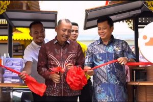 Sebanyak 17 pelaku Usaha Mikro, Kecil, dan Menengah (UMKM) di Kota Tanjungpinang menerima bantuan gerobak jualan dalam program kolaborasi antara Pemerintah Provinsi Kepulauan Riau dan PT Sarana Multi Infrastruktur (Persero), Kamis (31/7/2025) sore.