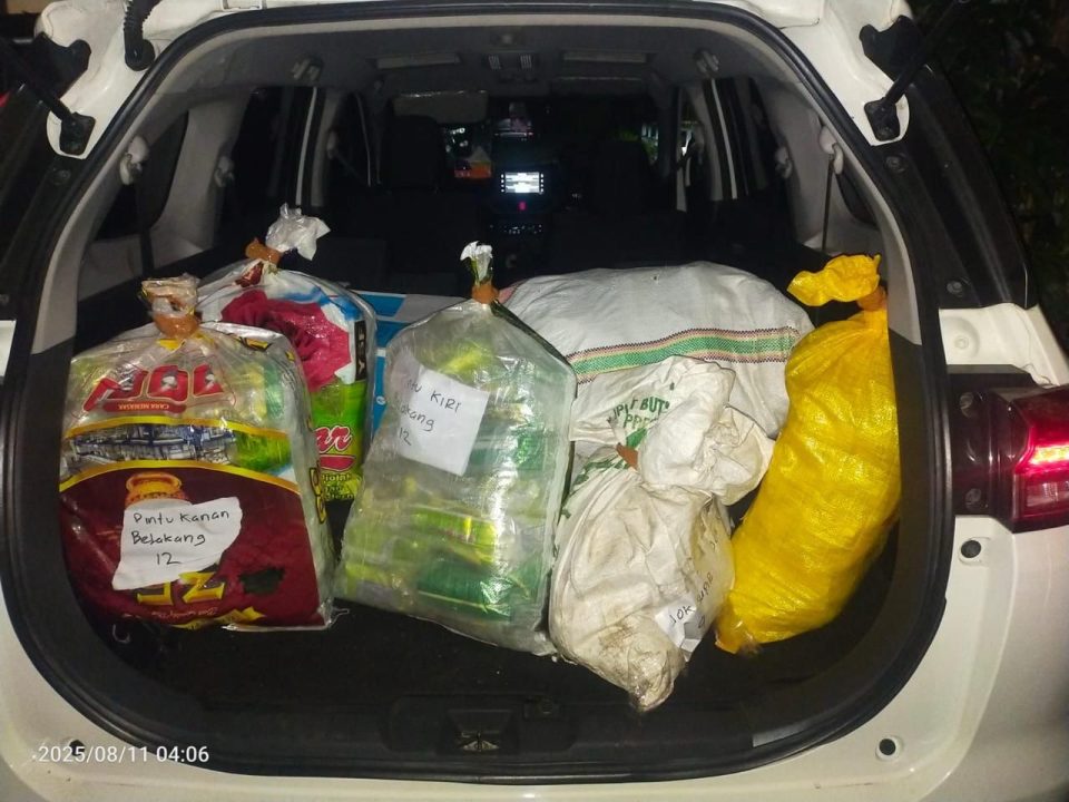 Tim melakukan surveillance dan pemetaan hingga menemukan mobil Suzuki Carry berisi tiga orang. Dua di antaranya berpindah ke mobil Mitsubishi Double Cabin putih
