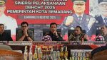 Bea Cukai Semarang bersama Pemerintah Kota Semarang memusnahkan lebih dari 7 juta batang rokok ilegal dan 9 ribu liter minuman mengandung etil alkohol (MMEA) ilegal di Halaman Balai Kota Semarang, Selasa (19/8).