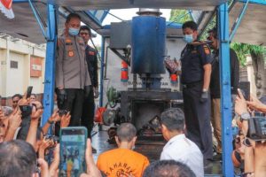 Bea Cukai Parepare bersama Kepolisian Resor (Polres) Kota Parepare serta unsur terkait lainnya melaksanakan pemusnahan barang bukti narkotika seberat kurang lebih 20 kilogram sabu di halaman Kantor Mapolres Kota Parepare, Rabu (20/08).