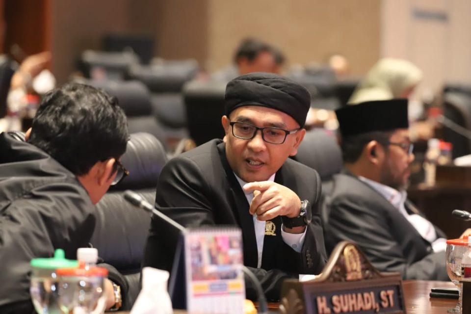 Dewan Perwakilan Rakyat Daerah (DPRD) Provinsi Kepulauan Riau (Kepri) mendorong adanya penerbangan reguler internasional di Bandara Raja Haji Fisabilillah (RHF) Tanjungpinang.
