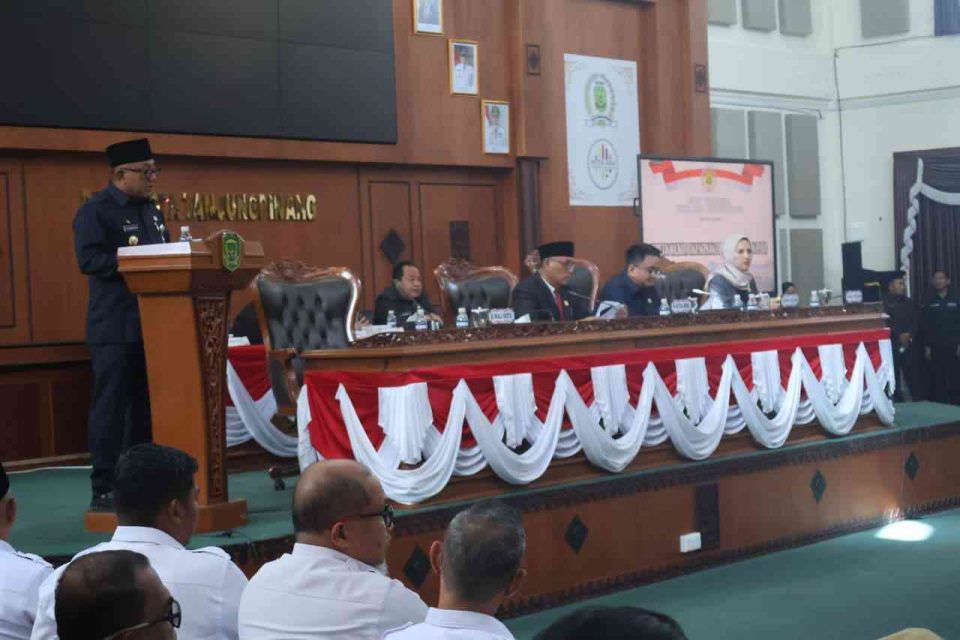 Pengesahan Rancangan Peraturan Daerah (Ranperda) Perubahan APBD Tahun 2025 menjadi Peraturan Daerah (Perda), Rabu (13/8/2025).