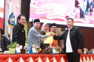 Seluruh fraksi di Dewan Perwakilan Rakyat Daerah (DPRD) Provinsi Kepulauan Riau menyatakan menerima dan menyetujui Rancangan Peraturan Daerah (Ranperda)Senin (25/8/2025).