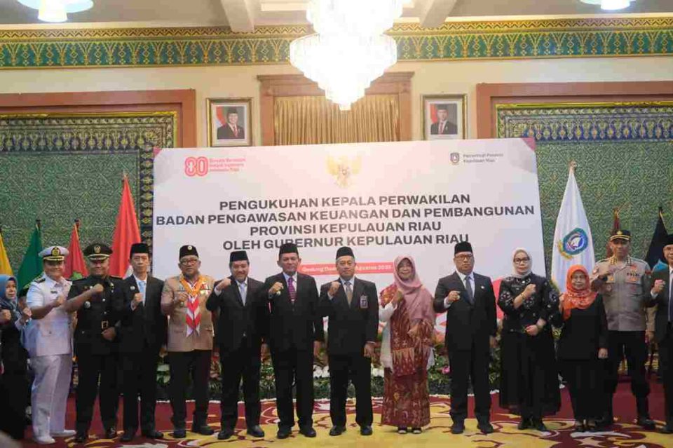 Gubernur Kepulauan Riau (Kepri) Ansar Ahmad mengukuhkan Mudzakir sebagai Kepala Perwakilan Badan Pengawasan Keuangan dan Pembangunan (BPKP) Provinsi Kepri