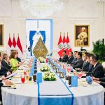 Presiden Republik Indonesia, Prabowo Subianto, dan Presiden Republik Peru, Dina Ercilia Boluarte Zegarra, menggelar pertemuan bilateral dengan format working lunch bersama delegasi masing-masing negara di Istana Merdeka, Jakarta, pada Senin, 11 Agustus 2025. Foto: (BPMI Setpres)