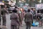 Para pedagang menolak dipindahkan ke pasar milik pengusaha swasta, karena selain biaya sewa dianggap terlalu tinggi
