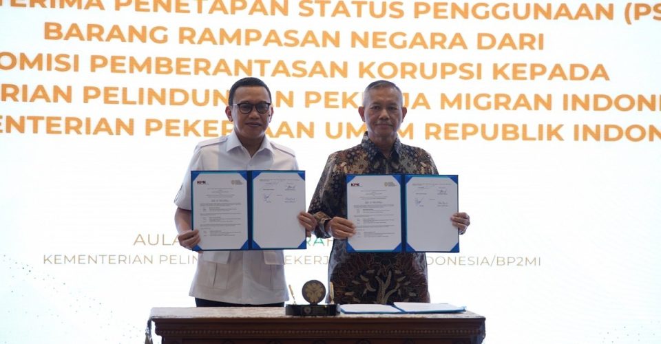 KPK menyerahkan aset rampasan senilai Rp3,81 miliar kepada BP2MI dan Kementerian Pekerjaan Umum dan Perumahan Rakyat (PUPR).