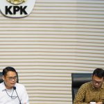 Komisi Pemberantasan Korupsi (KPK) resmi menahan Aparatur Sipil Negara (ASN) Kementerian Perhubungan, Rina Sutriyanto