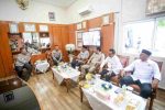 Kepala Kepolisian Daerah Kepulauan Riau (Kapolda Kepri) Irjen Pol Asep Safrudin, S.I.K., M.H., bersama istri, Ny. Detta Asep Safrudin, melakukan kunjungan kerja ke Polresta Tanjungpinang pada Sabtu (16/8).