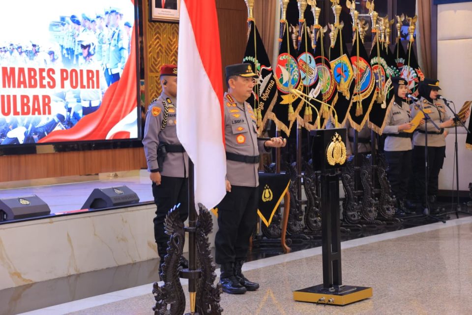 Kapolri Jenderal Polisi Drs. Listyo Sigit Prabowo melantik sejumlah pejabat utama (PJU) Mabes Polri dan jajaran Kapolda dalam upacara yang digelar di Rupatama Mabes Polri, Jakarta Selatan, Selasa (19/8/2025).