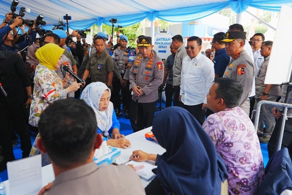 Kapolri Jenderal Listyo Sigit Prabowo memastikan aksi unjuk rasa besar di Pati, Jawa Tengah, yang menuntut Bupati Sudewo mundur, berjalan terkendali meski sempat diwarnai kericuhan.