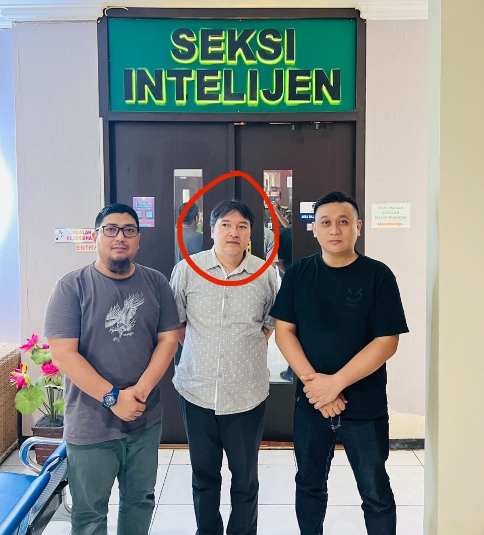 Tim Satgas Intelijen Reformasi dan Inovasi (SIRI) Kejaksaan Agung berhasil mengamankan buronan Kejaksaan Tinggi Jawa Barat, Ahmad Rony Yustianto, di SPBU Madiun Kertosono.