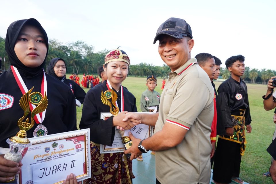 Kejuaraan Pencak Silat Danpuslatpur Cup 2025 resmi dibuka di Aula Graha Widya Daya Yudha, Puslatpur, Martapura, Minggu (17/8/2025).