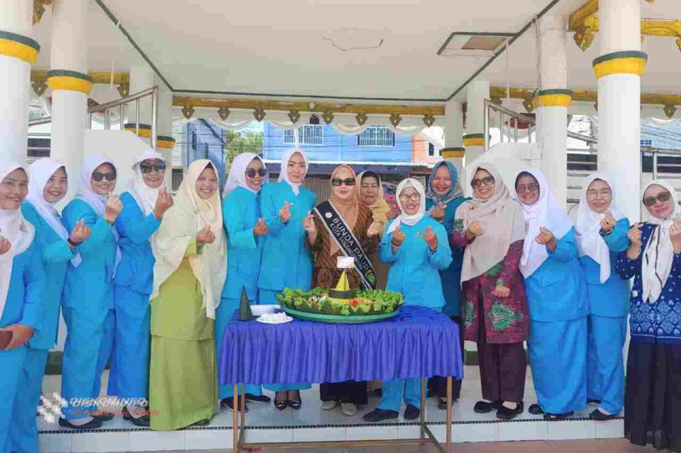 Ketua TP-PKK Kota Tanjungpinang, Yuniarni Pustoko Weni, menghadiri perayaan Hari Ulang Tahun (HUT) ke-20 Himpunan Pendidik dan Tenaga Kependidikan Anak Usia Dini Indonesia (Himpaudi). Acara digelar di Taman Makam Pahlawan Batu 5, Sabtu (31/8/2025).