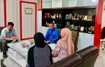 Sekretaris Daerah (Sekda) Kota Tanjungpinang, Zulhidayat, menerima kunjungan perwakilan BPJS Kesehatan di ruang pertemuan Bappelitbang, Jumat (1/8/2025).