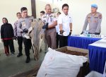 Wakapolda Kepri Brigjen Pol. Dr. Anom Wibowo, S.I.K., M.Si. memimpin konferensi pers pengungkapan sejumlah kasus menonjol yang berhasil ditangani Ditreskrimsus Polda Kepri.