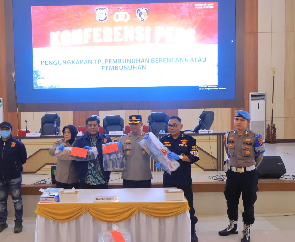 Direktorat Reserse Kriminal Umum (Ditreskrimum) Polda Lampung mengungkap kasus pembunuhan berencana