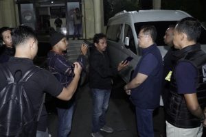 Razia digelar sejak Sabtu malam hingga Minggu dini hari (9–10/8/2025). Tim dibagi menjadi dua regu yang dipimpin Direktur Reserse Narkoba Polda Maluku Kombes Pol Heri Budianto, S.I.K., M.H., dan Kabid Penindakan BNN Maluku.