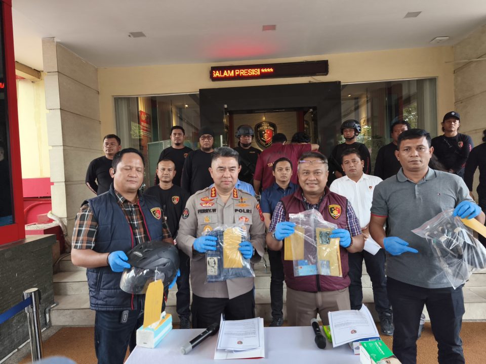 Direktorat Reserse Kriminal Umum (Ditreskrimum) Polda Sumatera Utara membongkar sindikat pencurian dengan pemberatan lintas provinsi menggunakan modus ganjal ATM.