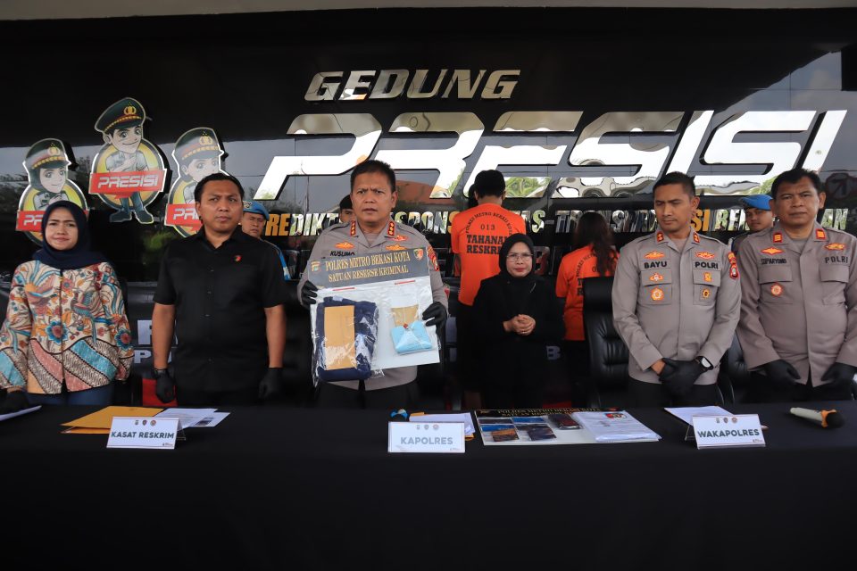Polres Metro Bekasi Kota mengungkap kasus tindak kekerasan seksual berbasis elektronik dan pembuatan objek pornografi