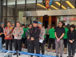 Polri menegaskan komitmennya menindak tegas dugaan pelanggaran yang dilakukan tujuh personel Brimob terkait insiden tabrakan yang menewaskan pengemudi ojek online, Affan Kurniawan. Pernyataan ini disampaikan seusai pemeriksaan awal di Gedung Divisi Propam Polri, Jumat (29/8/2025).