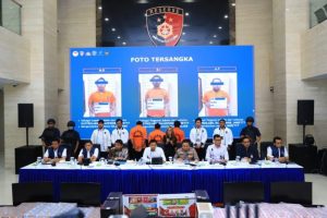Direktorat Tindak Pidana Siber Bareskrim Polri berhasil mengungkap sindikat judi online berskala nasional dan internasional yang beroperasi melalui tiga website besar: Slot Bola 88, Raja Spin 88, dan Inibet 77.Jakarta, 27 Agustus 2025.