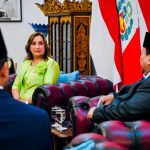 Presiden Republik Indonesia, Prabowo Subianto dan Presiden Republik Peru, Dina Ercilia Boluarte Zegarra melakukan pertemuan tête-à-tête, di ruang kerja Istana Merdeka, Jakarta, Senin, 11 Agustus 2025. (Foto: BPMI Setpres)