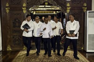 Presiden Republik Indonesia Prabowo Subianto secara mendadak memanggil sejumlah Menteri Kabinet Merah Putih serta beberapa kepala lembaga ke kediaman pribadinya di Hambalang, Kabupaten Bogor, Jawa Barat, Selasa malam (19/8).