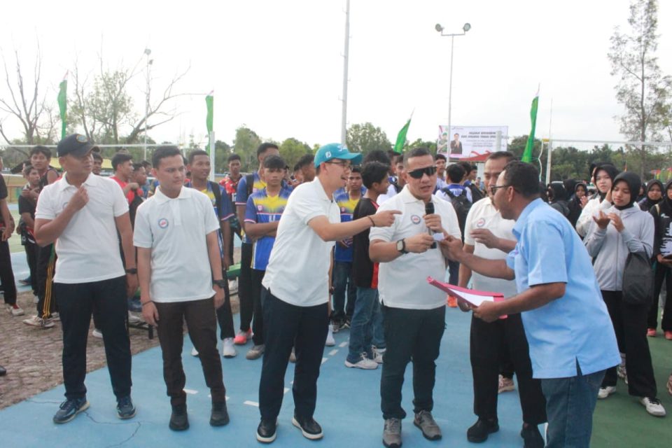 Kegiatan yang berlangsung di Lapangan Bola Voli Bukit Datuk PT KPI RU II Dumai ini resmi dibuka pada Kamis (14/8/2025).
