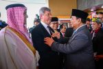 Presiden Prabowo Subianto menghampiri dan menyapa para tokoh nasional dan tamu Internasional yang hadir pada Sidang Tahunan MPR-RI dan Sidang Bersama DPR-RI dan DPD-RI di Gedung Nusantara, Jakarta, pada Jumat, 15 Agustus 2025. (Foto: BPMI Setpres) Read more: https://setkab.go.id/usai-pidato-kenegaraan-presiden-prabowo-hampiri-tokoh-nasional-dan-tamu-internasional/