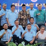 Wagub Nyanyang, Rocky Gerung dan Syahganda Nainggolan berfoto bersama pengurus K-SPSI Kota Batam.