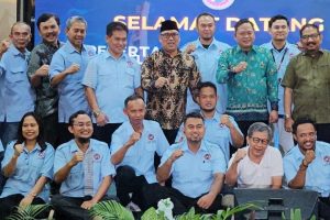 Wagub Nyanyang, Rocky Gerung dan Syahganda Nainggolan berfoto bersama pengurus K-SPSI Kota Batam.