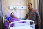 Wakapolri Komjen Pol Dedi Prasetyo menjenguk lima personel Polri yang terluka saat mengamankan aksi unjuk rasa di Gedung DPR/MPR. Kunjungan berlangsung di RS Polri Kramat Jati, Jakarta Timur, Rabu (27/8/2025).