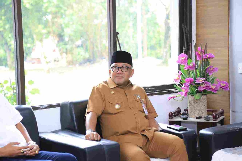 "Lis Darmansyah Imbau Warga Hormati Bendera Merah Putih"