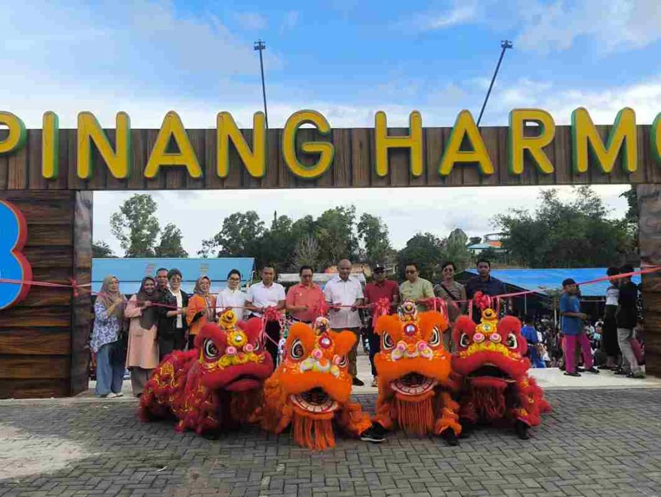 Peresmian berlangsung meriah, ditandai dengan pemotongan pita, peninjauan stan kuliner, serta pertunjukan Barongsai dan kesenian Kuda Lumping.