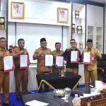 Rapat berlangsung di Ruang Rapat Engku Putri Raja Hamidah, Kantor Wali Kota Tanjungpinang.