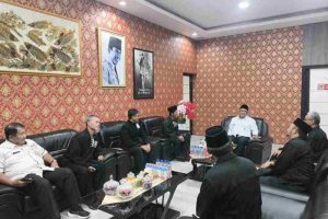 Wali Kota Tanjungpinang, Lis Darmansyah menerima audiensi Pengurus Cabang Persaudaraan Setia Hati Terate (PSHT) Kota Tanjungpinang di ruang kerjanya, Rabu (20/8).