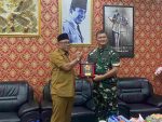 Wali Kota Tanjungpinang Lis Darmansyah menerima kunjungan Panglima Komando Gabungan Wilayah Pertahanan (Pangkogabwilhan) I, Letnan Jenderal TNI Kunto Arief Wibowo, di Ruang Kantor Wali Kota Tanjungpinang, Selasa (26/8).