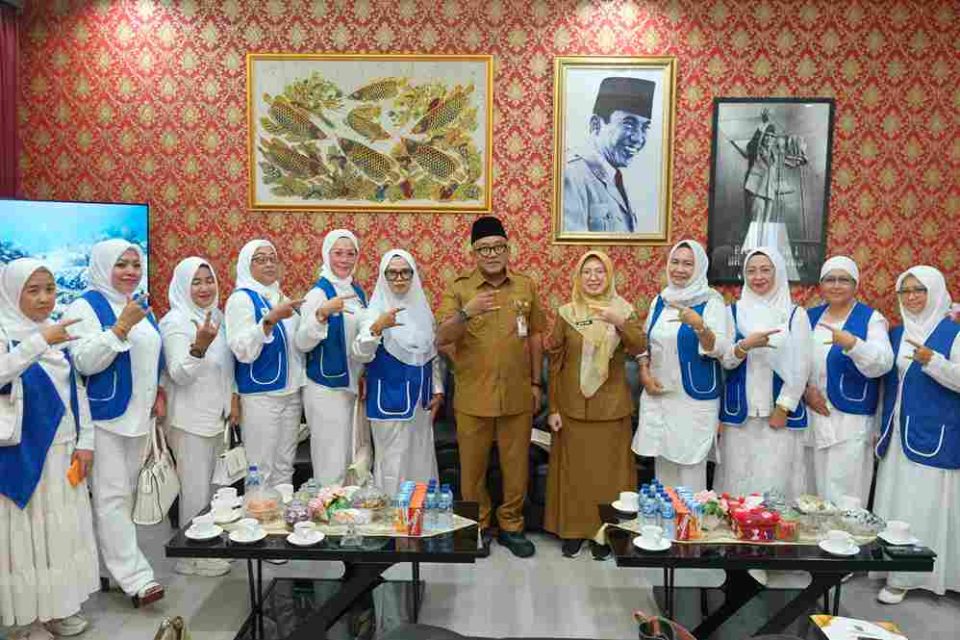 Silaturahmi dari Ikatan Wanita Pengusaha Indonesia (IWAPI) Kota Tanjungpinang sekaligus perkenalan pengurus baru di Ruang Wali Kota, Selasa (12/8/2025).