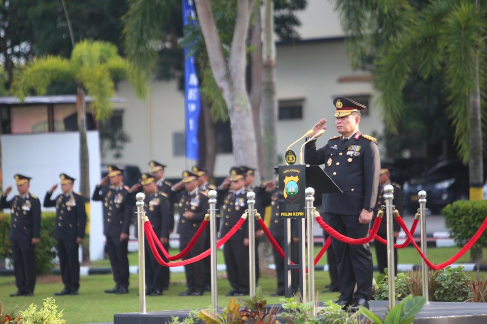 Kepolisian Daerah Kepulauan Riau (Polda Kepri) melaksanakan Upacara Bendera memperingati Hari Ulang Tahun (HUT) ke-80 Kemerdekaan Republik Indonesia di Lapangan Bhayangkara Polda Kepri, Minggu (17/8/2025).